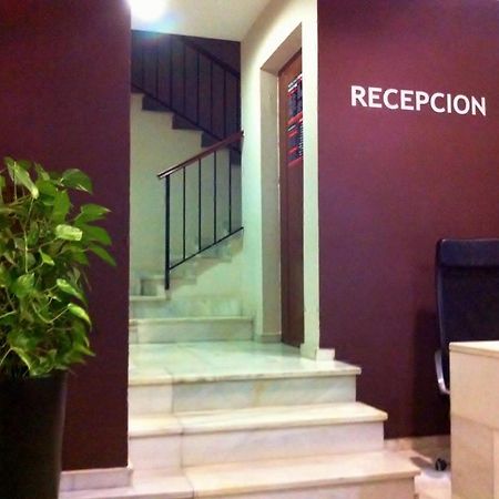 ホテルホスタル カルロス I La Línea de la Concepción エクステリア 写真