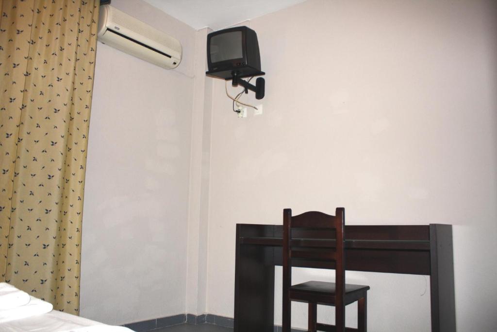 ホテルホスタル カルロス I La Línea de la Concepción 部屋 写真